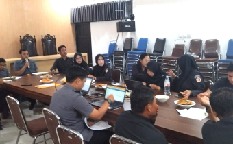 Seluruh Staf Bawaslu Kukar Mengikuti Peningkatan Kapasitas dengan Materi Strategi dan Pembuatan Konten Kehumasan