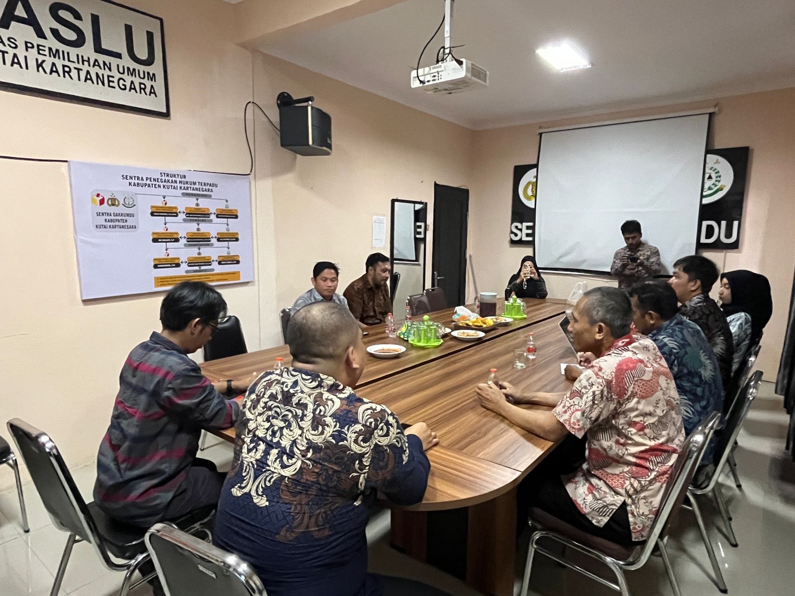 Perkuat Validitas Data Pemilih, Bawaslu Kukar Terima Kunjungan Monitoring dari Bawaslu Kaltim