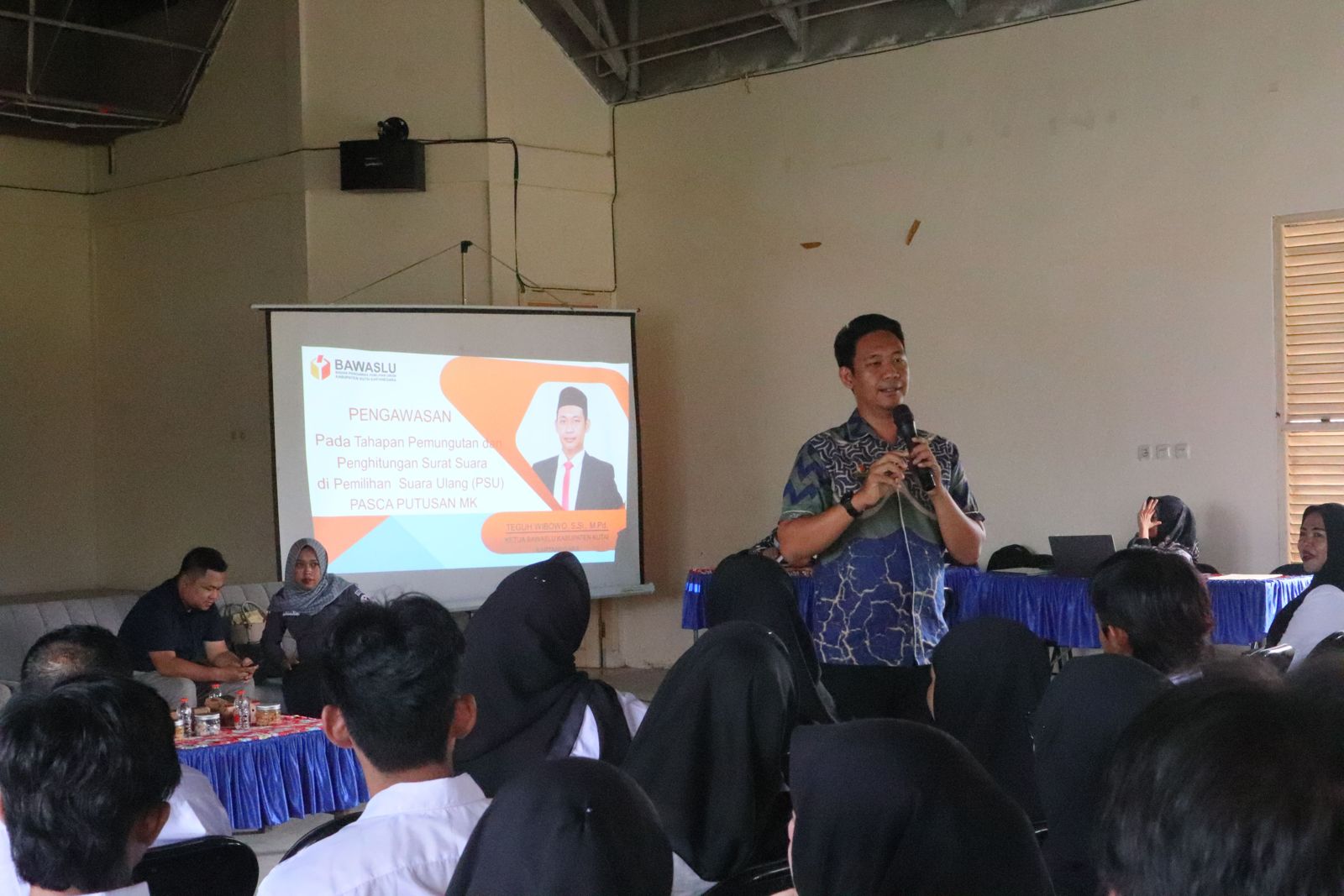 Bawaslu Kabupaten Kutai Kartanegara Siapkan Pengawasan Pemungutan Suara Ulang Melalui Pelantikan dan Pembekalan PKD serta PTPS