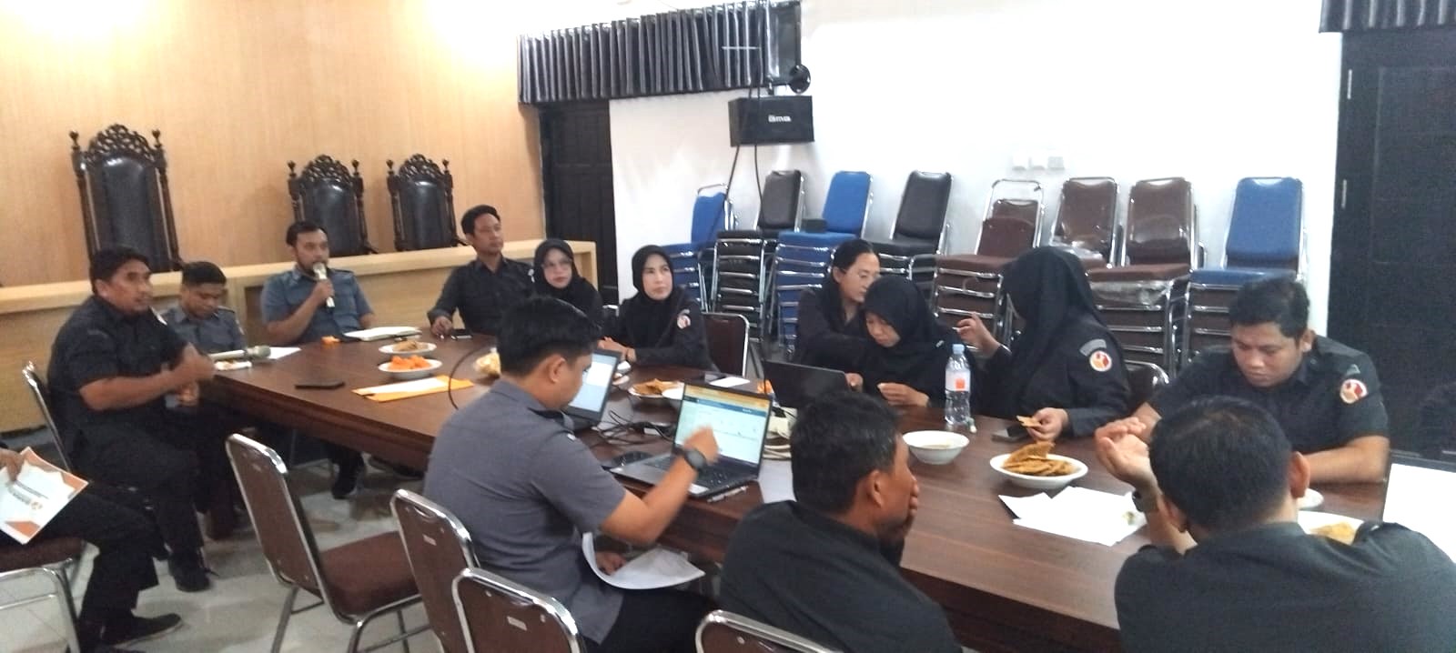 Seluruh Staf Bawaslu Kukar Mengikuti Peningkatan Kapasitas dengan Materi Strategi dan Pembuatan Konten Kehumasan