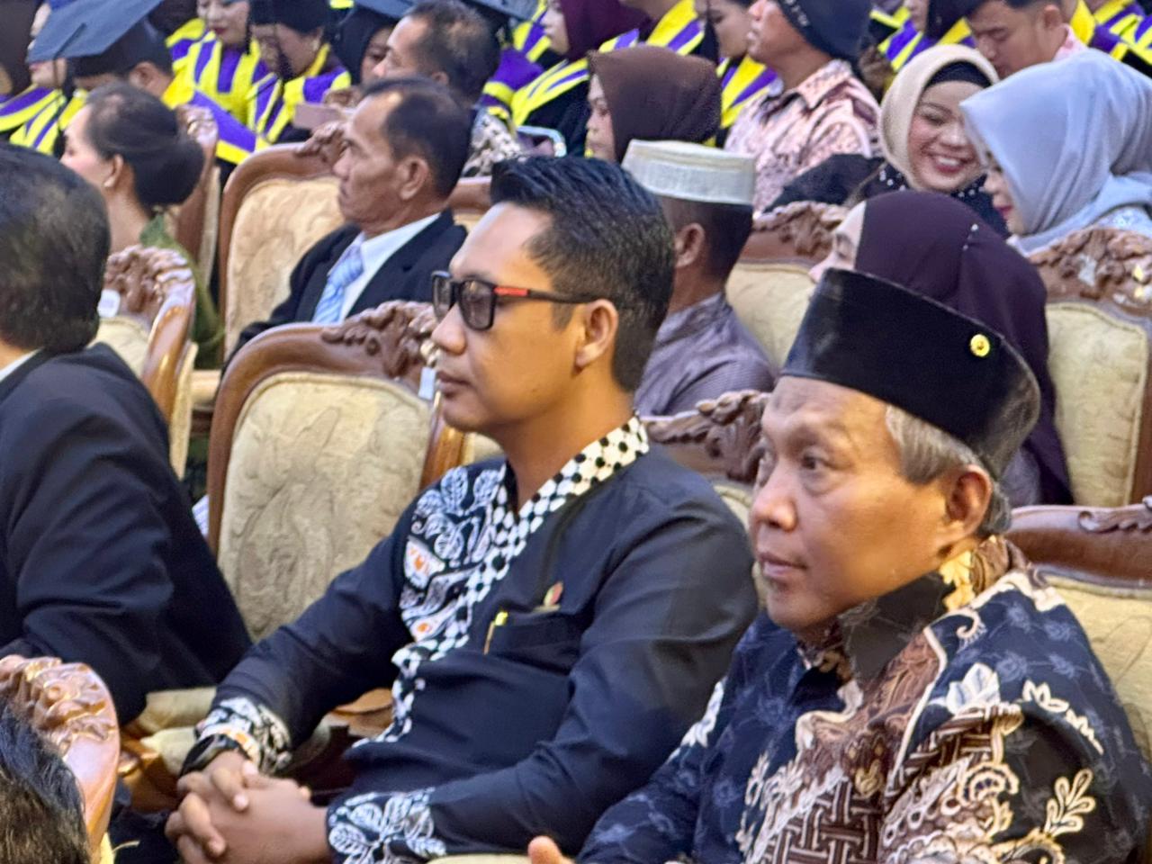 Wisuda Unikarta