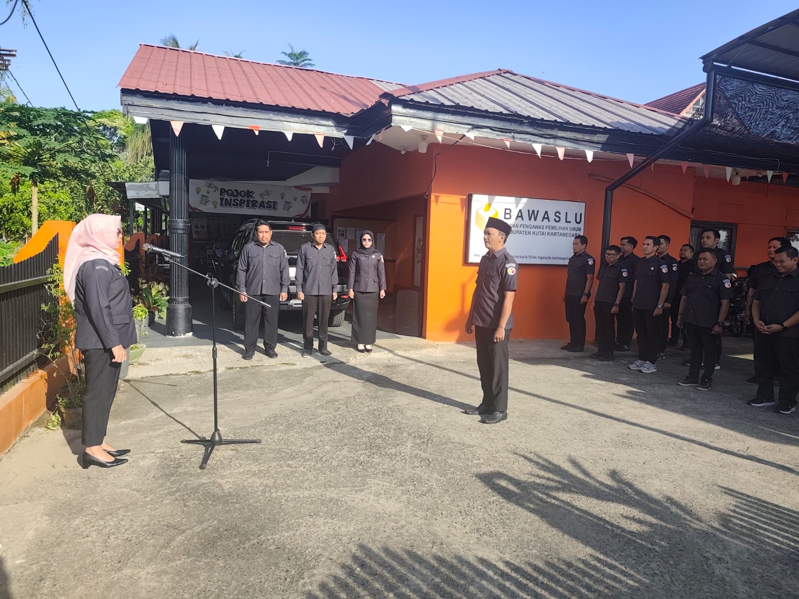 Bawaslu Kukar melakukan Apel senin 