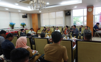  Ketua dan Anggota Bawaslu Kukar Hadiri Rapat Bersama Pemerintah Kabupaten Kutai Kartanegara dan Penyelenggara Pemilihan Serentak 2024