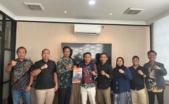 Buktikan Kinerja Menyeluruh, Bawaslu Kukar Serahkan Laporan Pengawasan Tahapan Pemilihan ke Bawaslu RI