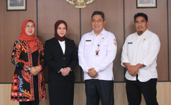 pelantikan Sarinah sebagai kasubbag Hukum, Humas, dan Datin Bawaslu Kukar